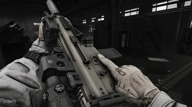 Escape from Tarkov Screenshot holding an M16